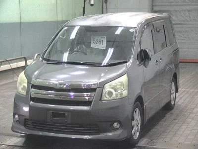 Toyota NOAH  с аукциона в Японии