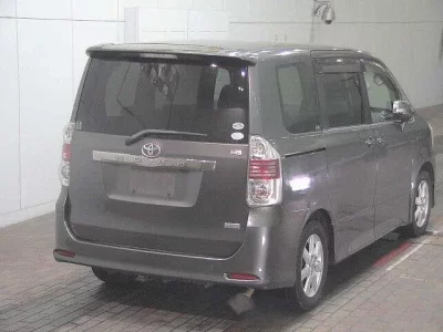 Toyota NOAH  с аукциона в Японии