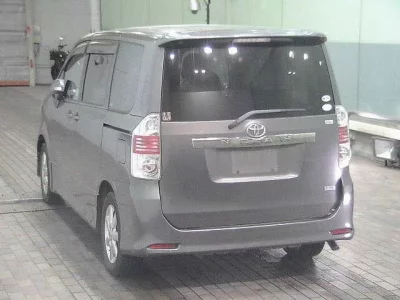 Toyota NOAH  с аукциона в Японии