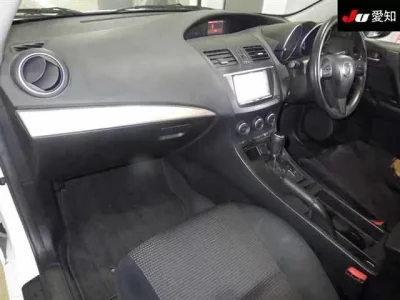 Mazda AXELA  с аукциона в Японии