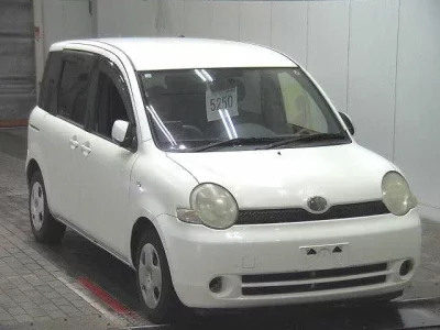 Toyota SIENTA  с аукциона в Японии