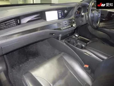 Lexus LS  с аукциона в Японии