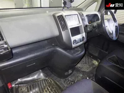 Nissan SERENA  с аукциона в Японии