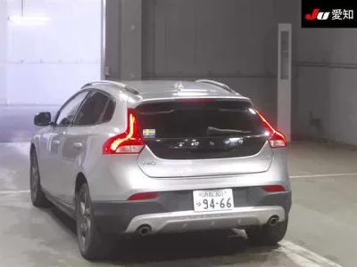 Volvo V40  с аукциона в Японии