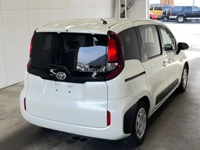 Toyota SIENTA  с аукциона в Японии