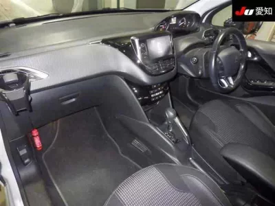 Peugeot 208  с аукциона в Японии