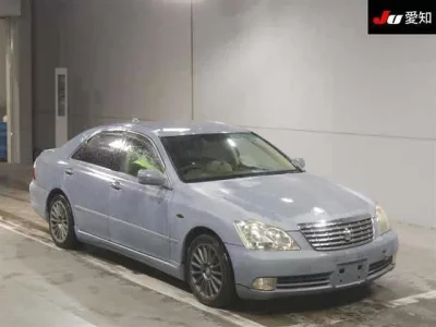 Toyota CROWN  с аукциона в Японии