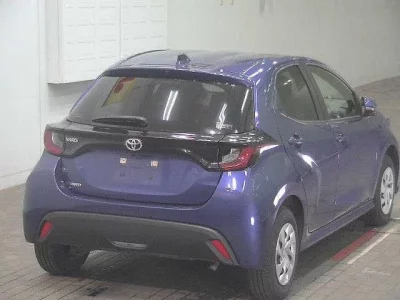 Toyota YARIS  с аукциона в Японии
