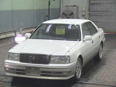 Toyota CROWN  с аукциона в Японии