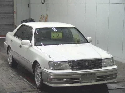 Toyota CROWN  с аукциона в Японии