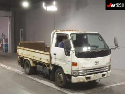 Toyota DYNA  с аукциона в Японии
