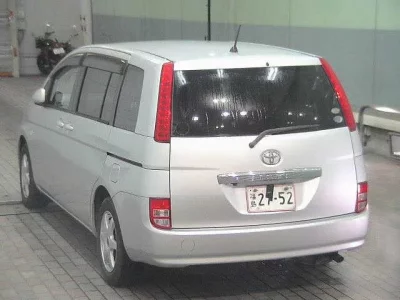 Toyota ISIS  с аукциона в Японии