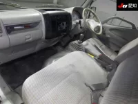 Toyota DYNA лот № 7083 оценка 3  с аукциона в Японии 2