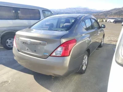 Nissan LATIO  с аукциона в Японии