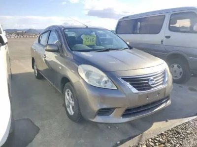 Nissan LATIO  с аукциона в Японии