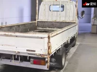 Toyota DYNA лот № 8015 оценка 3  с аукциона в Японии 7