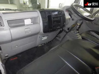 Toyota DYNA  с аукциона в Японии