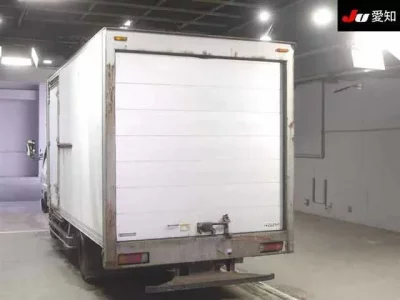 Toyota DYNA  с аукциона в Японии