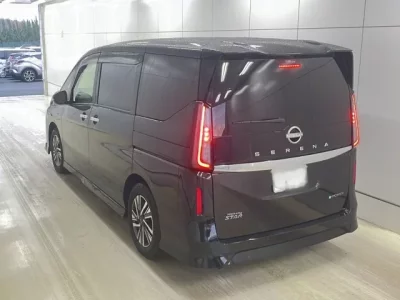 Nissan SERENA  с аукциона в Японии
