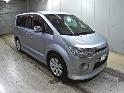 Mitsubishi DELICA D5
