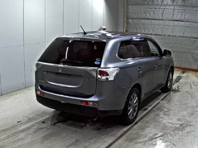 Mitsubishi OUTLANDER  с аукциона в Японии