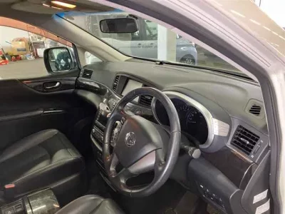 Nissan ELGRAND  с аукциона в Японии