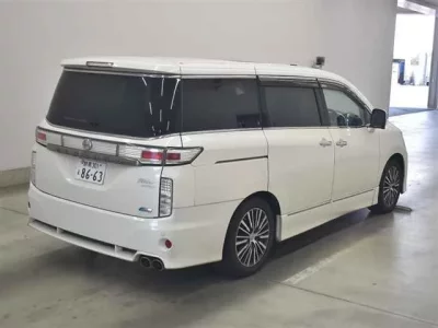 Nissan ELGRAND  с аукциона в Японии