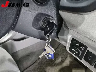 Toyota COROLLA AXIO  с аукциона в Японии