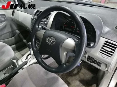 Toyota COROLLA AXIO  с аукциона в Японии