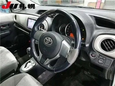 Toyota VITZ  с аукциона в Японии