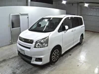 Toyota NOAH лот № 9136 оценка 3.5  с аукциона в Японии 3