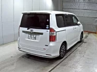 Toyota NOAH лот № 9136 оценка 3.5  с аукциона в Японии 4