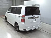 Toyota NOAH лот № 9136 оценка 3.5  с аукциона в Японии 1