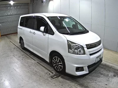 Toyota NOAH  с аукциона в Японии