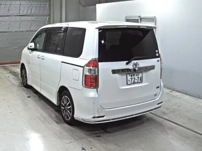 Toyota NOAH  с аукциона в Японии