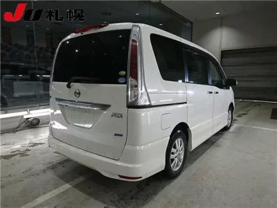 Nissan SERENA  с аукциона в Японии