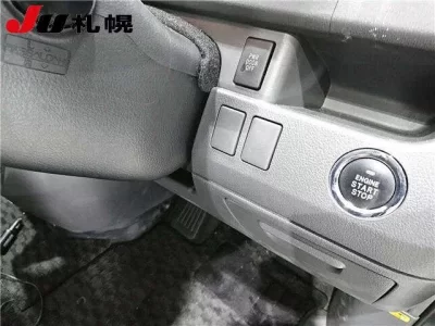 Toyota VOXY  с аукциона в Японии