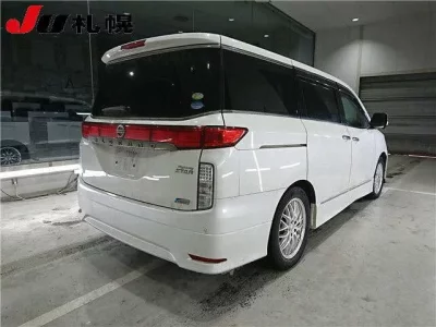 Nissan ELGRAND  с аукциона в Японии