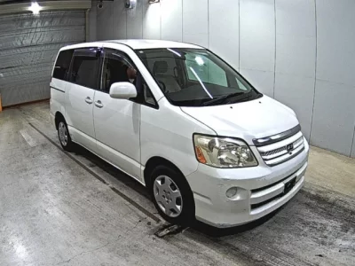 Toyota NOAH  с аукциона в Японии