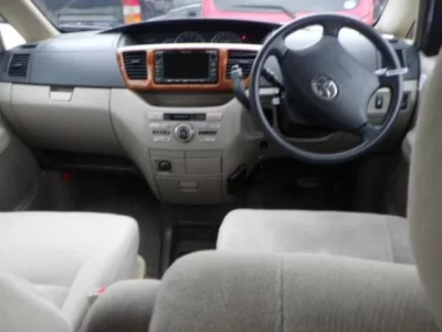 Toyota NOAH  с аукциона в Японии