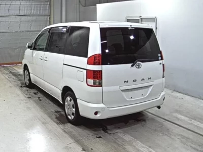 Toyota NOAH  с аукциона в Японии