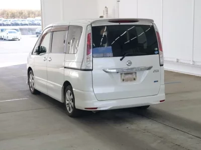 Nissan SERENA  с аукциона в Японии