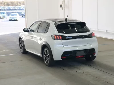 Peugeot 208  с аукциона в Японии