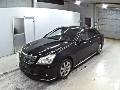 Toyota CROWN  с аукциона в Японии