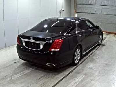 Toyota CROWN  с аукциона в Японии