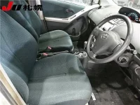 Toyota VITZ лот № 162 оценка 3.5  с аукциона в Японии 4