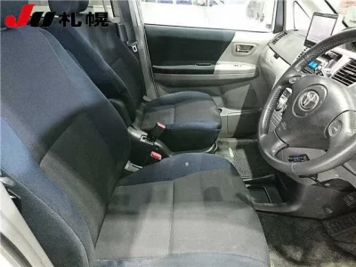 Toyota NOAH  с аукциона в Японии