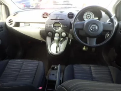 Mazda DEMIO  с аукциона в Японии