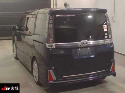 Toyota VOXY  с аукциона в Японии