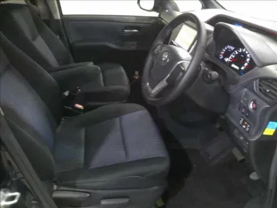 Toyota VOXY  с аукциона в Японии